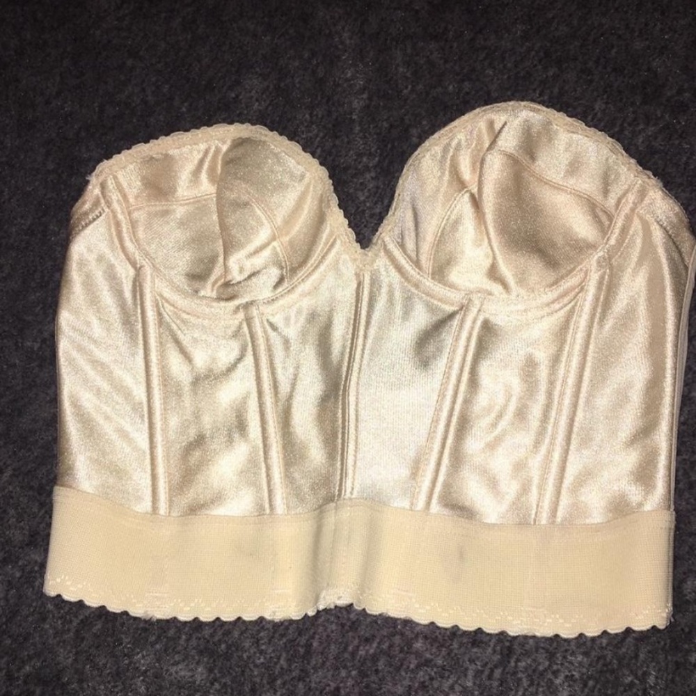 Perl satin bustier 
This color is so fancy 

Size: 34 B